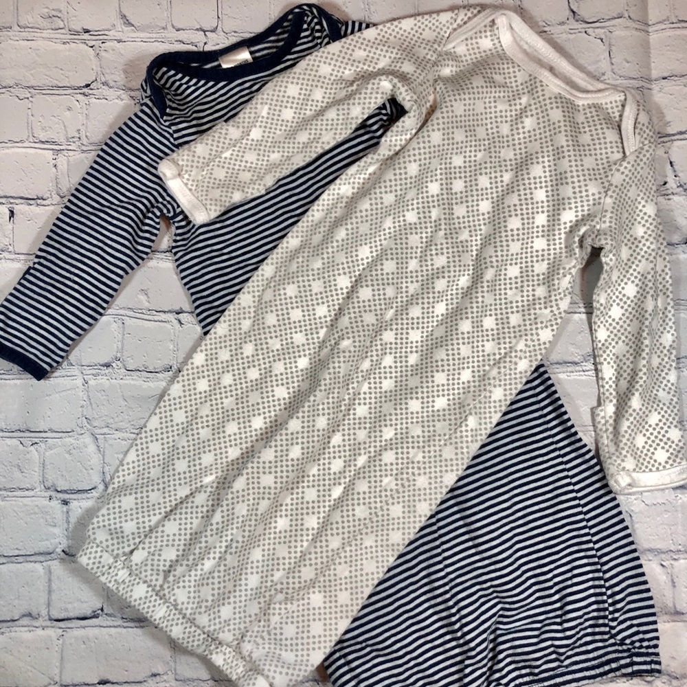 2 unisex 0-3 month sleep gowns